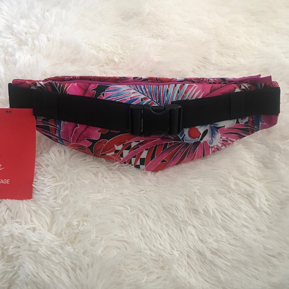 Nike Sportswear Hip Pack/Fanny Pack. NWT! - Picture 4 of 9